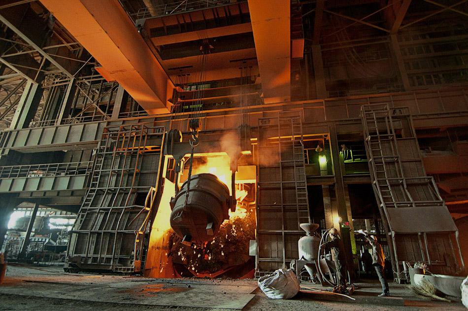 舞阳钢铁公司首要任务是对高附加值钢板突破技术难点
